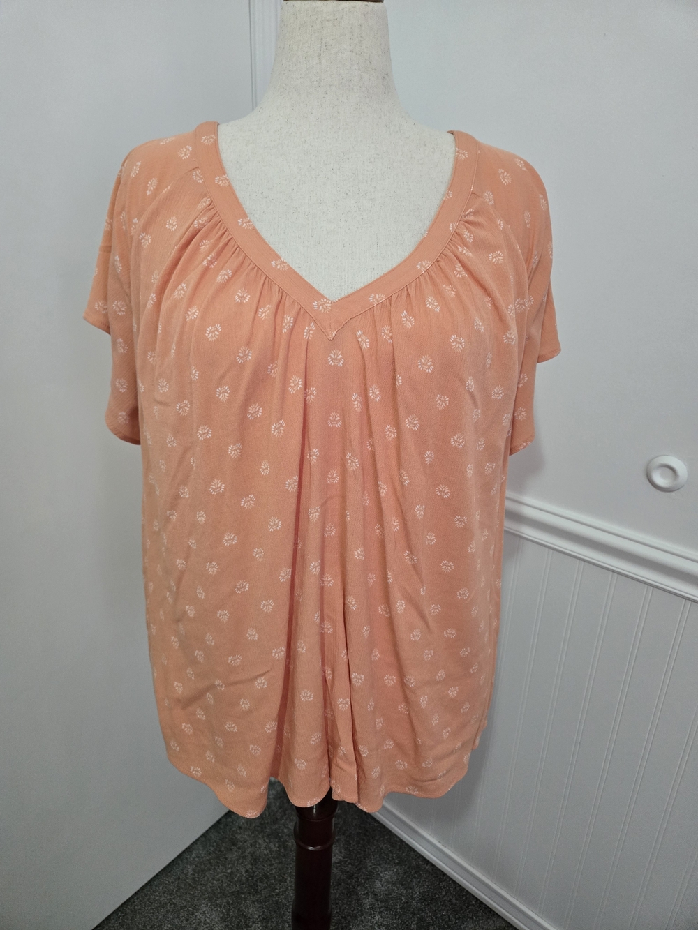 torrid Peach Short Sleeve V-Neck Floral Top